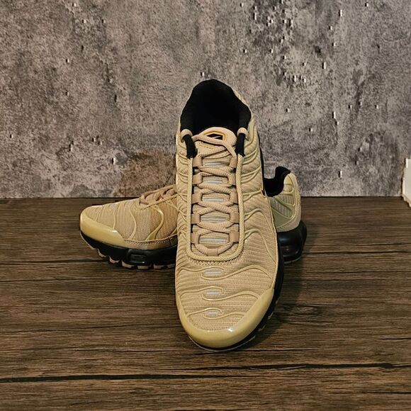 Nike Air Max Plus "Grade School"   - Picture 2 of 5